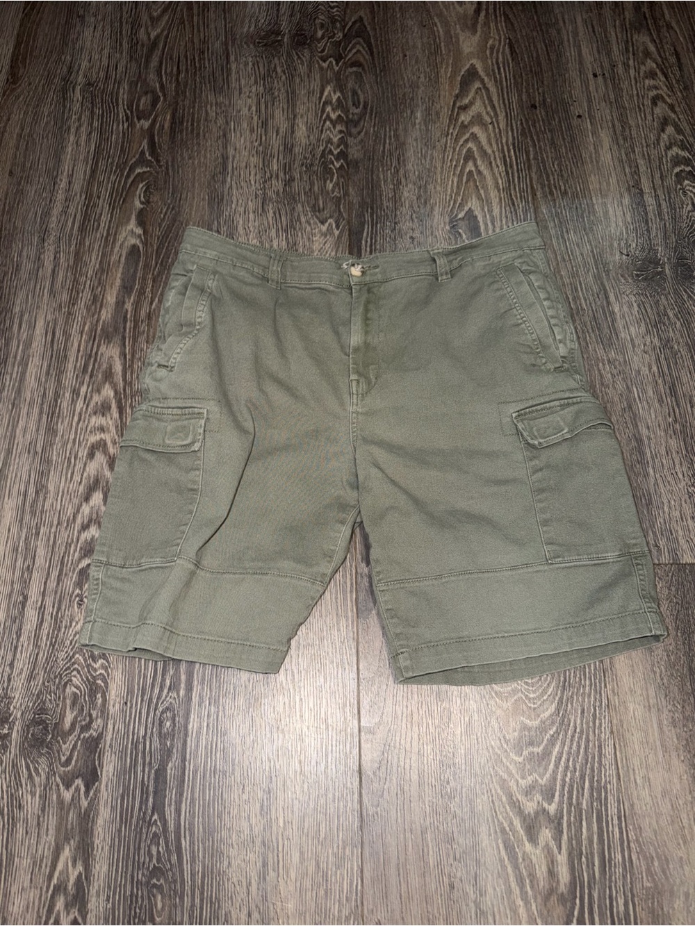 Eddie Bauer VTG olive green cargo shorts size 36